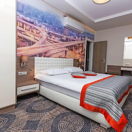 Plaza35 Aparthotel 4*