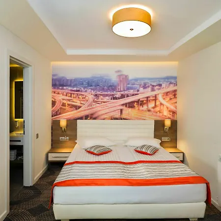 Plaza35 Aparthotel 4*